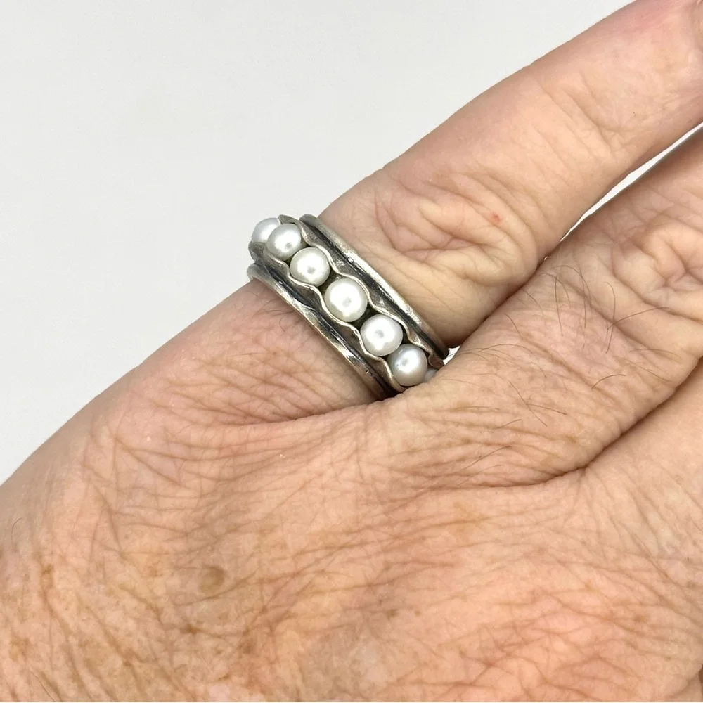Silpada Retired R2209  Silver Nested Pearls  Ring Size 6